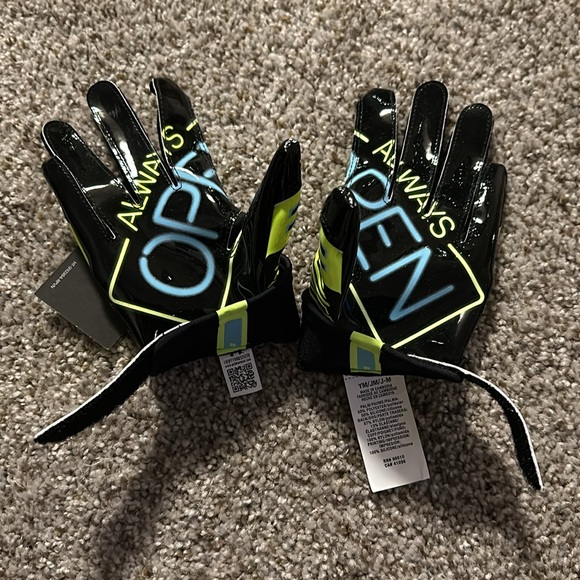 Under Armour youth football gloves - Picture 3 of 4